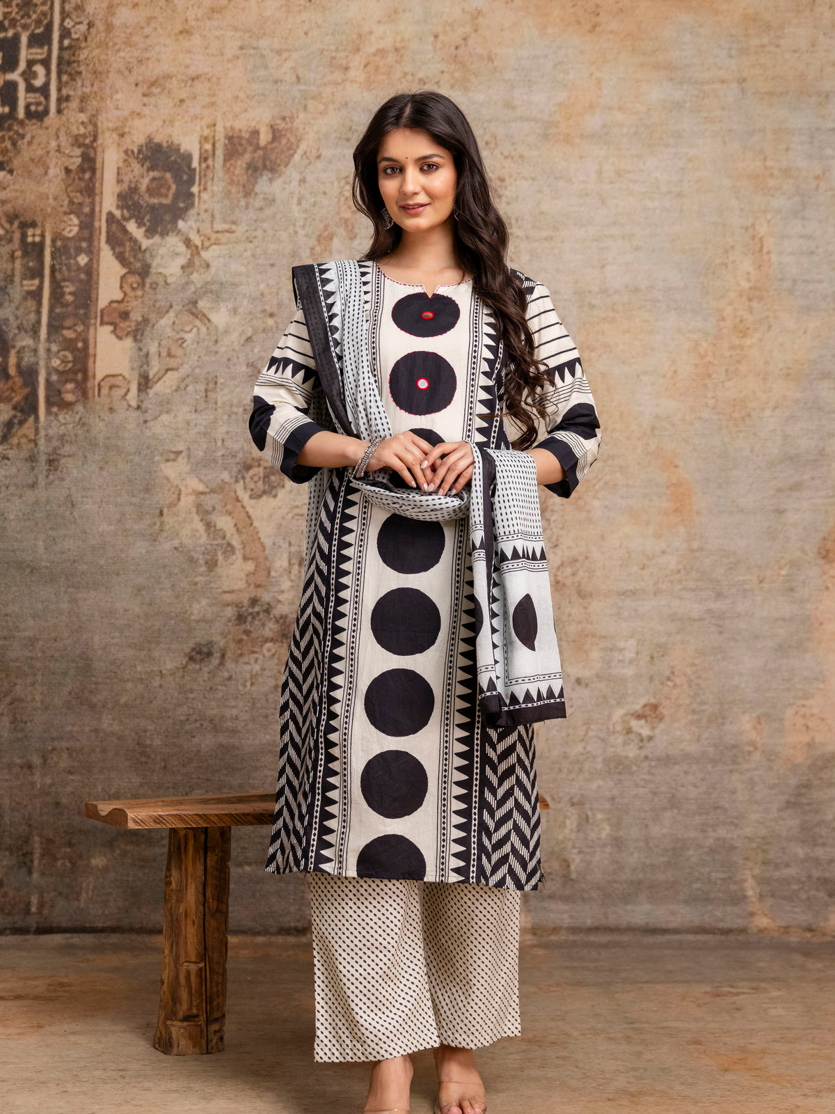 Women White & Black Geometric Print Cotton Kurta Pant Dupatta Set