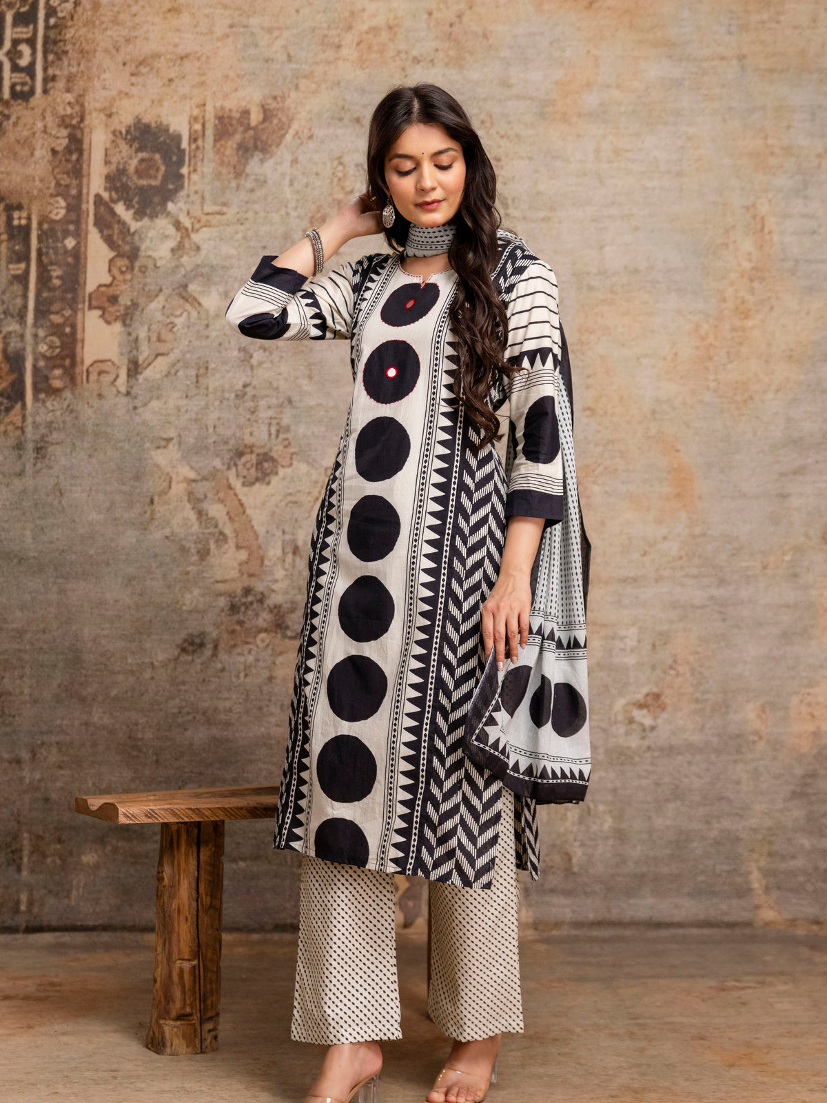 Women White & Black Geometric Print Cotton Kurta Pant Dupatta Set