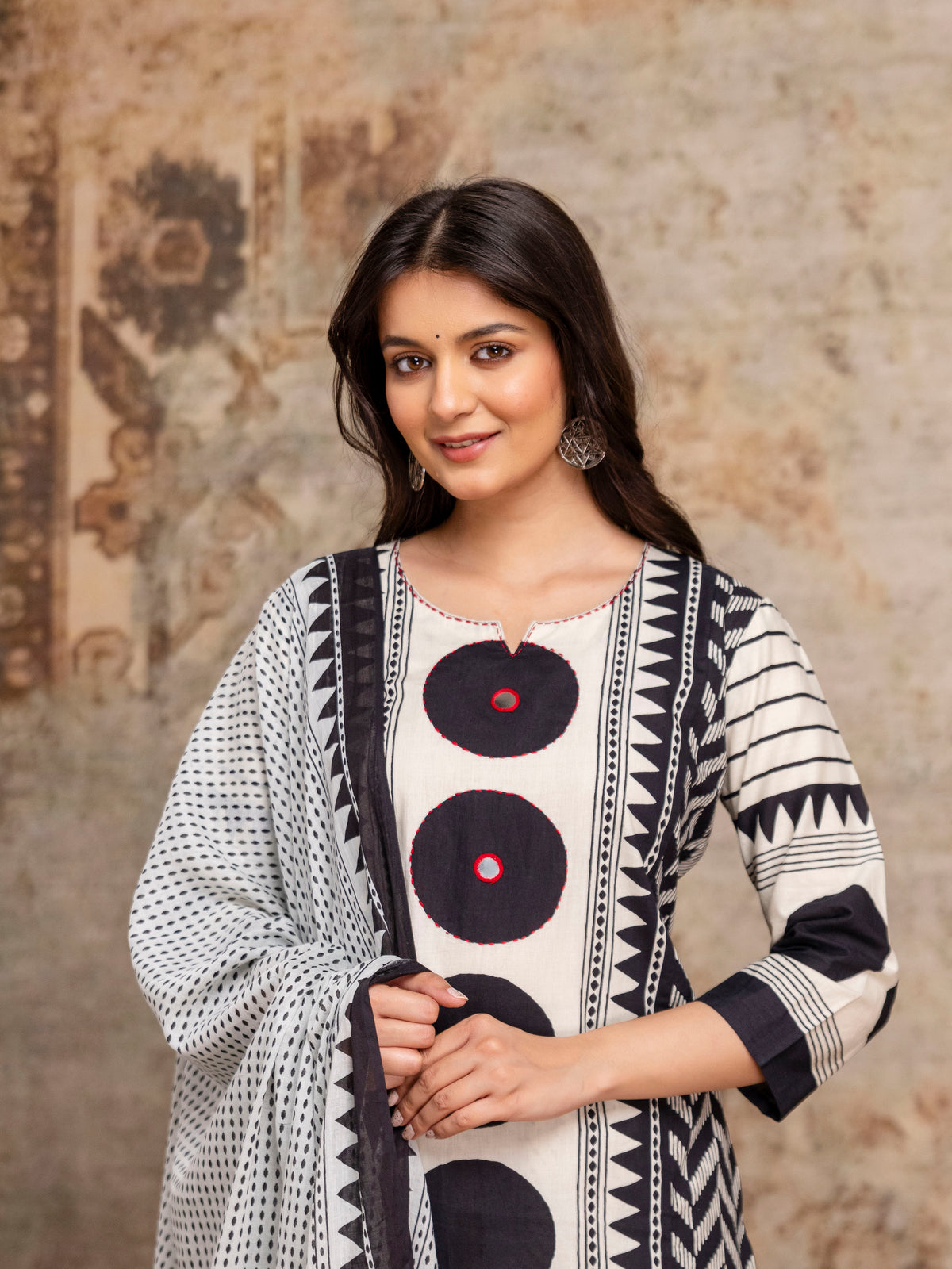 Women White & Black Geometric Print Cotton Kurta Pant Dupatta Set