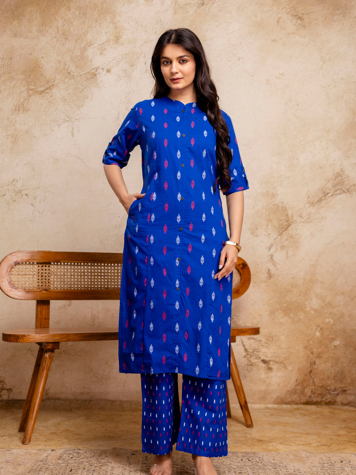 Women Blue Ikat Printed Pure Cotton Straight Kurta Pant Set