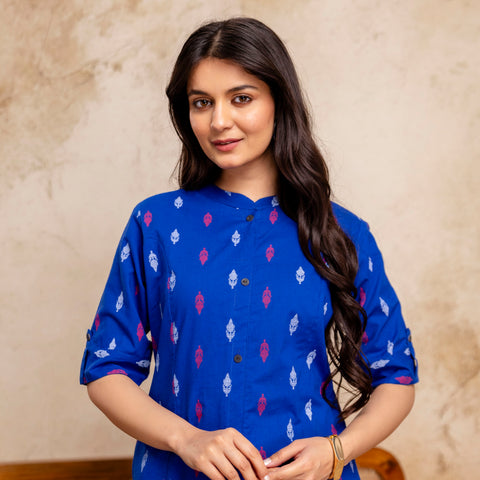Women Blue Ikat Printed Pure Cotton Straight Kurta Pant Set