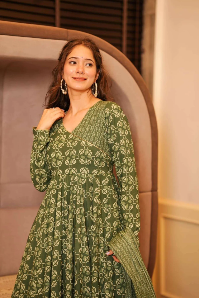 Women Olive Green 12 Kali Anarkali Cotton Kurta Palazzo Dupatta Set